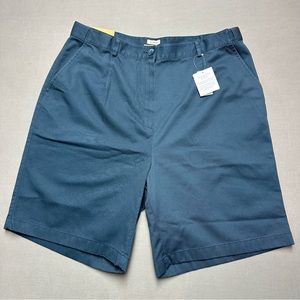 *NWT * L.L. Bean Original Fit Navy Women’s Chino Shorts Size 18
